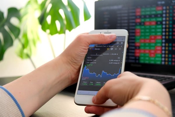 Boostez votre activité trading avec Surgetrader